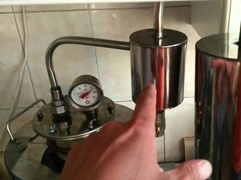 перегонка анилина с водяным паром. схема установки для перегонки с водяным паром. схема установки для перегонки с водяным паром. второй перегон паром. куб для самогонного аппарата 20 литров.