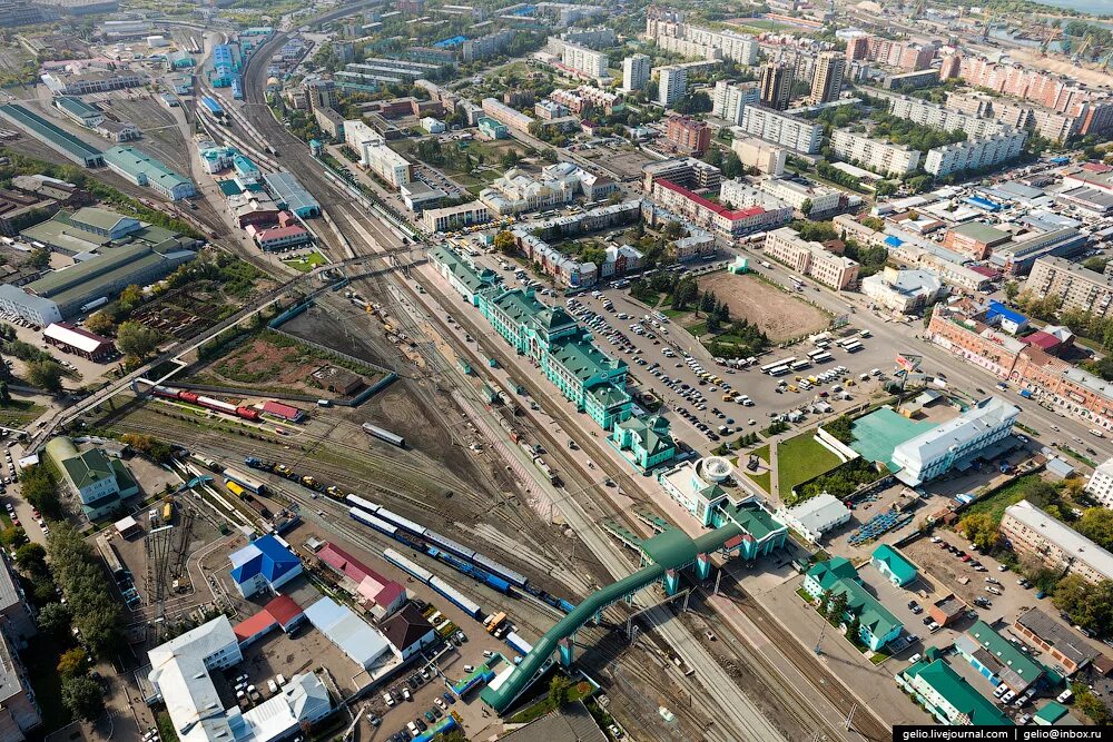 Покажи город омск. Омск с высоты птичьего полета. Город Омск с высоты птичьего полета. Вокзал город Новосибирск с птичьего полета. ЖД вокзал Новосибирск с высоты птичьего полета.