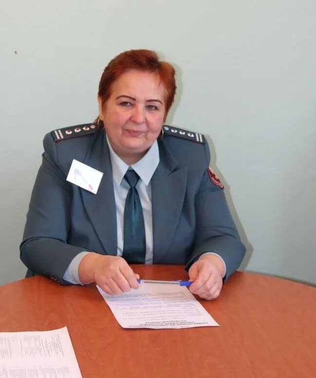 Начальник ифнс россии. Государственный инспектор налоговой службы. Старший налоговый инспектор. Сотрудник налоговой. Форма налогового инспектора.