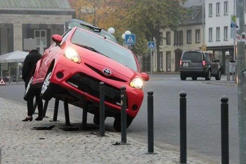 Самые крепкие автомобили при аварии