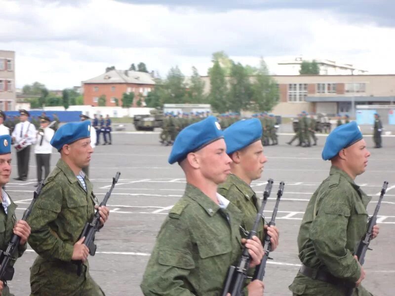 адрес учебного центра 242 омск. 242 полк вдв омск. 242 учебный центр вдв омск шеврон. 242 уц вдв. 242 уц вдв.