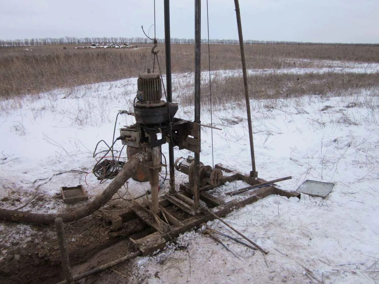 Самодельная буровая. Буровая МГБУ-310. Буровой станок МГБУ. Буровой станок ударно-канатного бурения Амурец-100. МГБУ прялка.