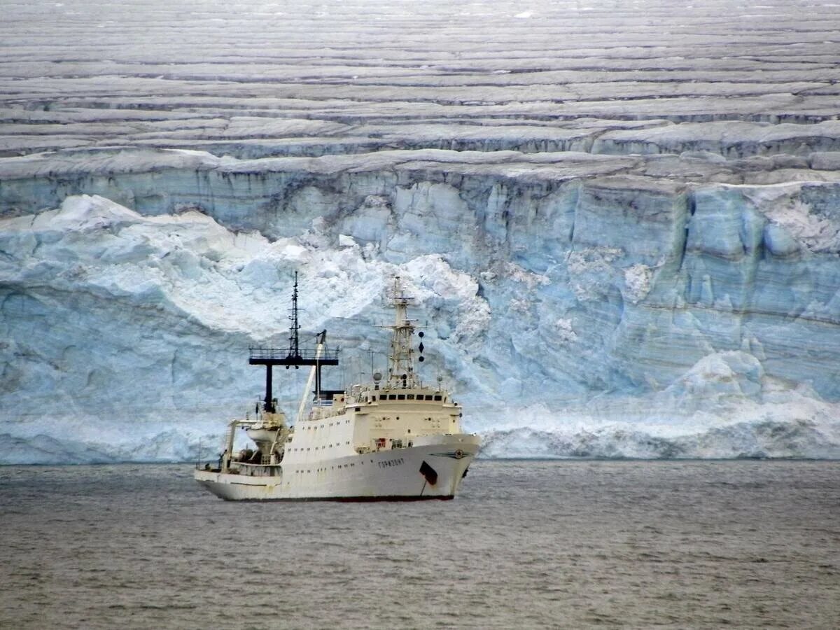 Военно морской экспедиция. Гидрографическая служба Северного флота Мурманск. Судно Горизонт Мурманск. Сенеж судно гидрографическое. Гидрографическое судно Горизонт.