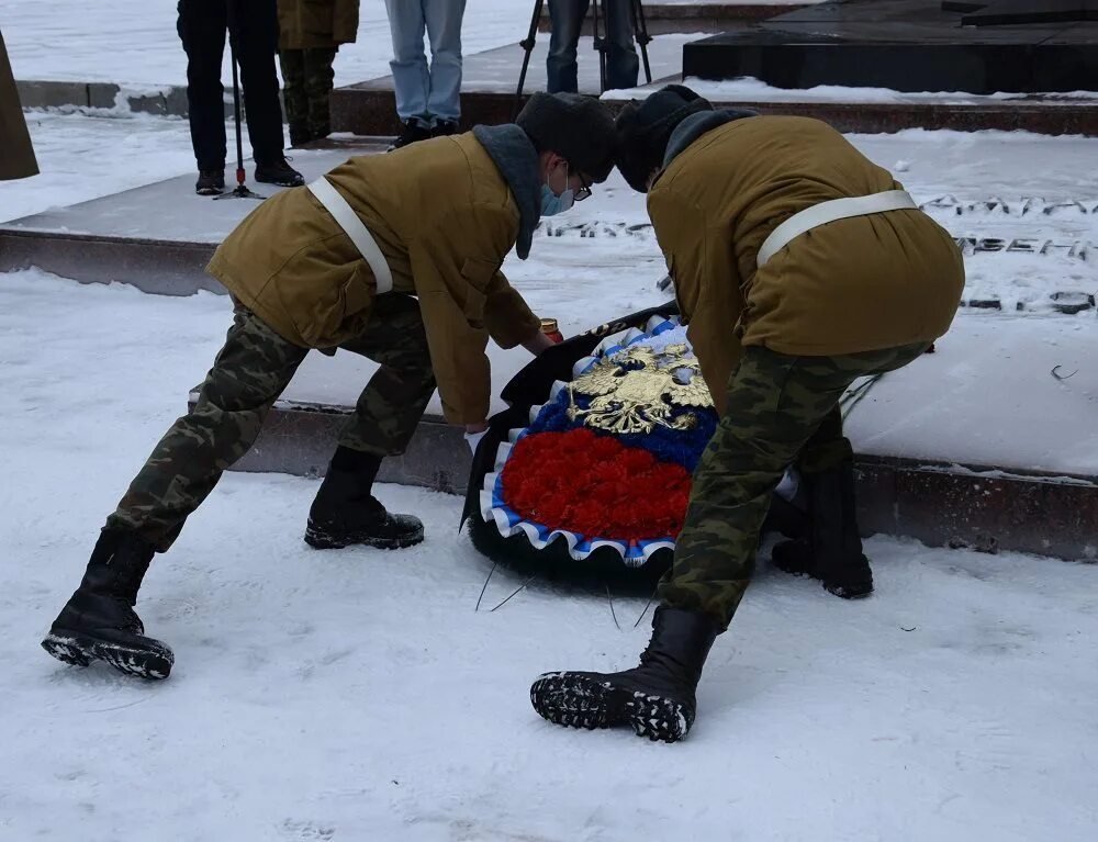 Блокада крови. Митинг на день снятия блокады. Мемориал освобождение Ленинграда от блокады. Митинг, посвящённый 80-летию прорыва блокады Ленинграда. Славянка митинг блокада.