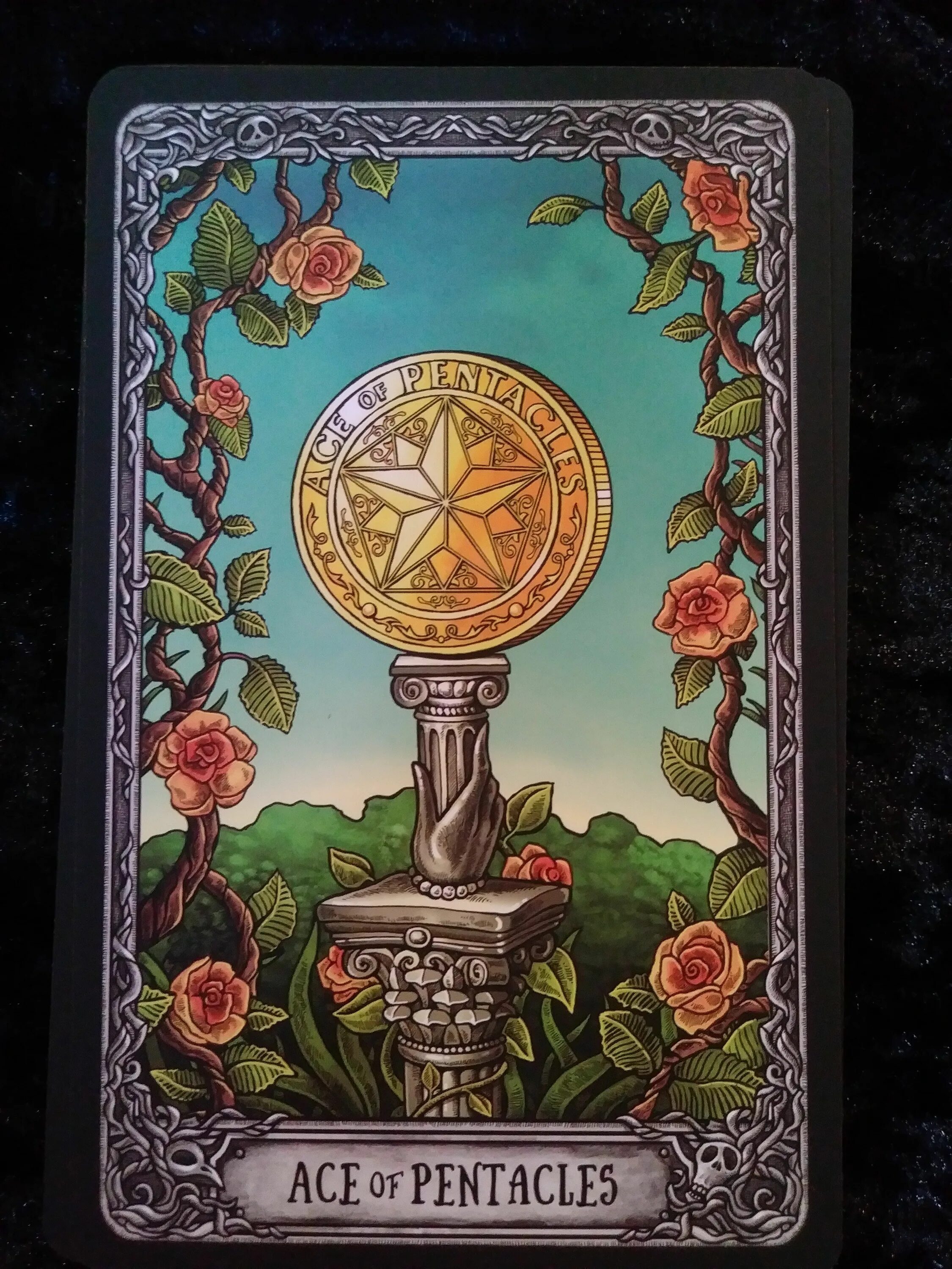 Ace of Pentacles Таро. Карта Таро туз пентаклей. Таро темный особняк туз пентаклей. Карта Таро туз пентакль.