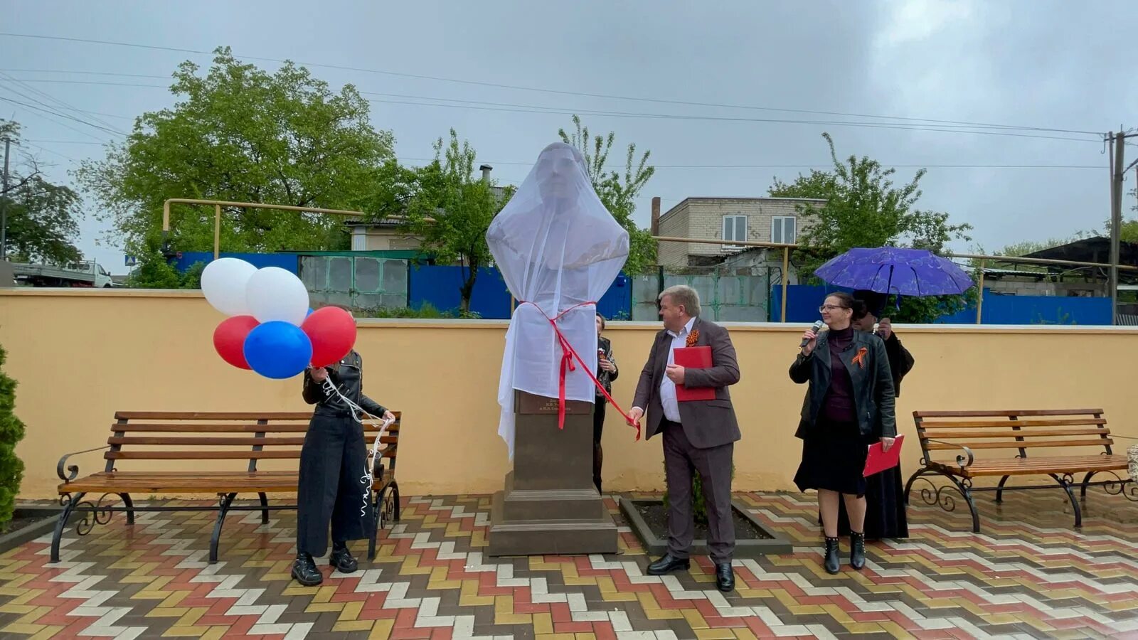 Погода новоблагодарное ставропольский край предгорный. Памятник в селе Новоблагодарном Ставропольский край. Новоблагодарное дом культуры. Памятник в селе Новоблагодарном Ставропольский край новый. Новоблагодарное Ставропольский край Русь кафе.