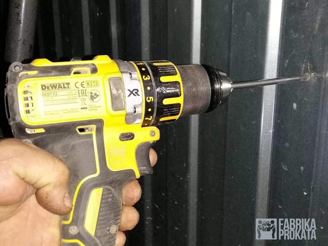 Дрель шуруповерт makita 6347dwde. Инструменты электрические строительные. Шуруповерт акк dcd 737 p2. Аппарат для шуруповерта. Современные инструменты шуроповёрт.