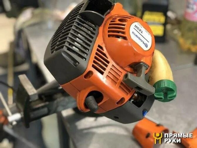 Триммер 128r husqvarna глохнет. Husqvarna 128r. Husqvarna 128r. Husqvarna se 561 82 триммер. Ремонт триммера хускварна 128r.