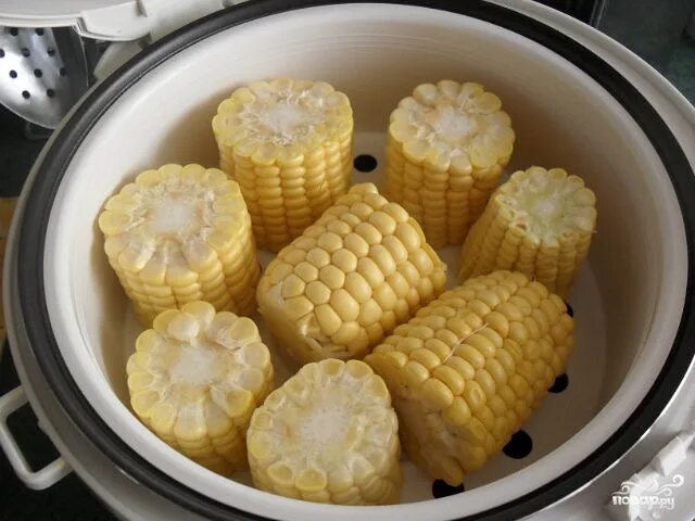 Сколько варить початок. Мультиварка кукуруза в початках. Кукуруза в мультиварке. Кукуруза в початках на пару. Вареная кукуруза.