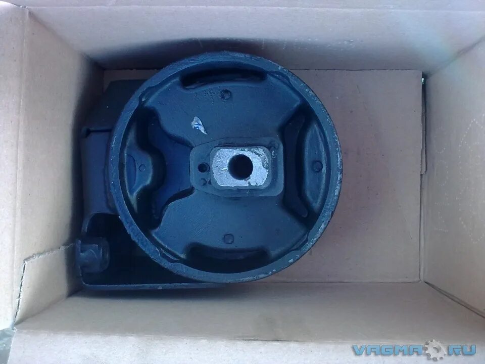 Опора двигателя пассат б3 dello. Опора двигателя 2 е фольксваген. Подушка двигателя б3. 8. Подушка двигателя б3.