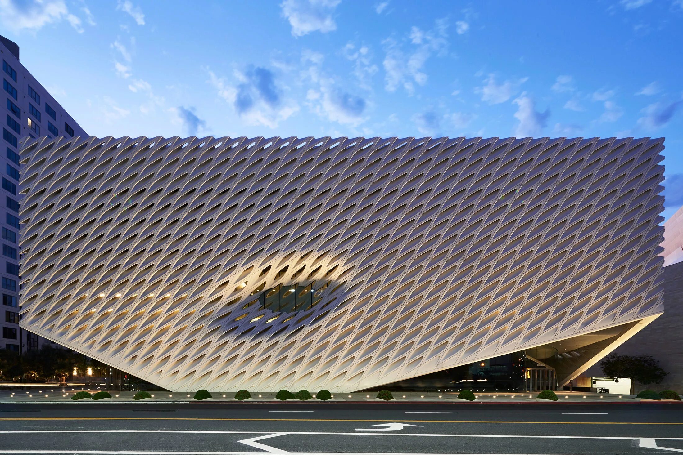 Architectural wonders. Здание сиднейский университет архитектура. Architectural wonders. Заха хадид архитектор. Метрополь парасоль севилья архитектор.