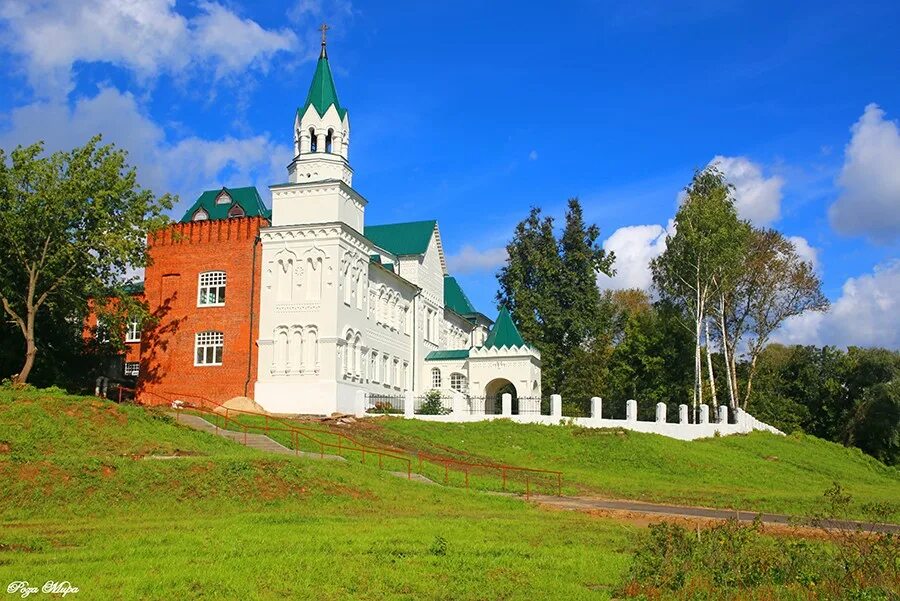 Церковь красного креста. Село лиман украина. Глебова сестра милосердия. Церковь красного креста. Красный крест во владимире осень.