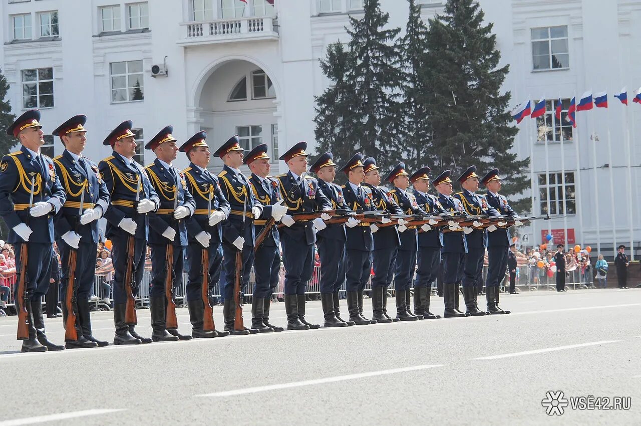 Парад 9 мая Кемерово. Празднования дня Победы в Кемерово. Празднование 9 мая Кемерово 2022. Кемерово парад 9 мая МЧС.