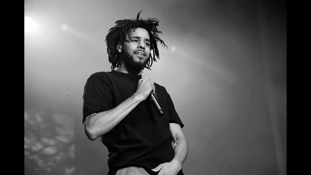 J cole перевод. J cole. j cole рост. j cole album. j cole фото.