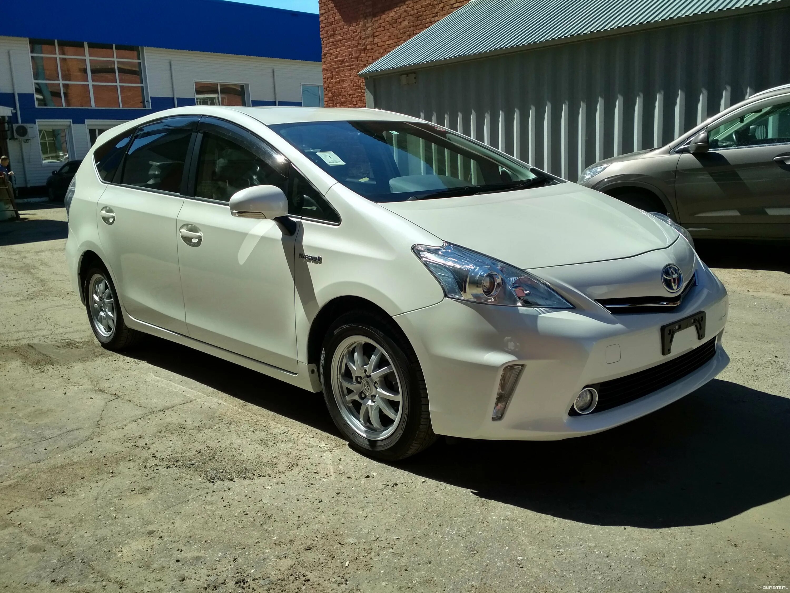 Тойота альфа гибрид. Toyota Prius Alpha. Toyota Prius Alpha 2014. Toyota Prius Alpha 2015. Тойота Приус Альфа 2015.