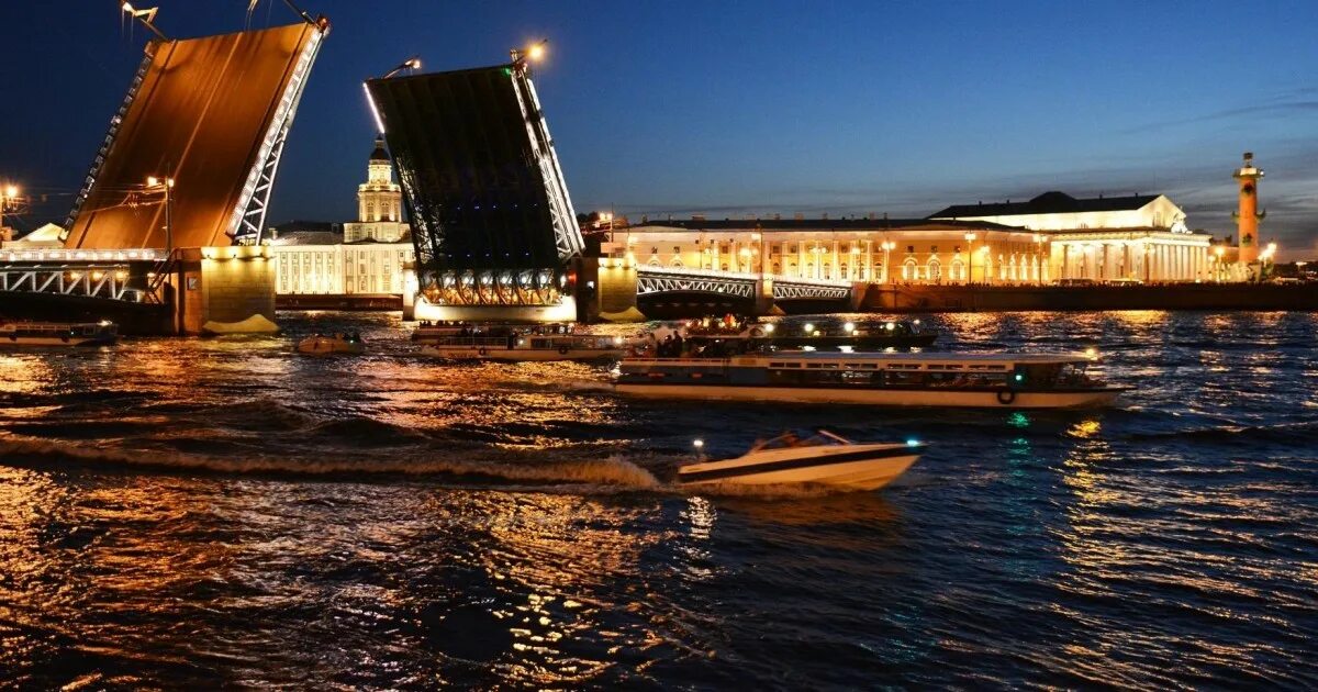 Дворцовый разводной мост в Санкт-Петербурге. Разведенный Дворцовый мост в Санкт-Петербурге. Питер мост разводной Дворцовый мост. Разводные мосты Питер Бург.