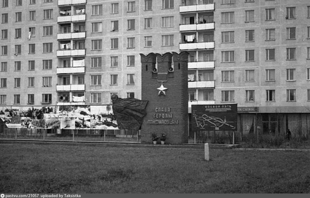 Герои тушино. Памятник на ул героев панфиловцев. деревня тушино москва.