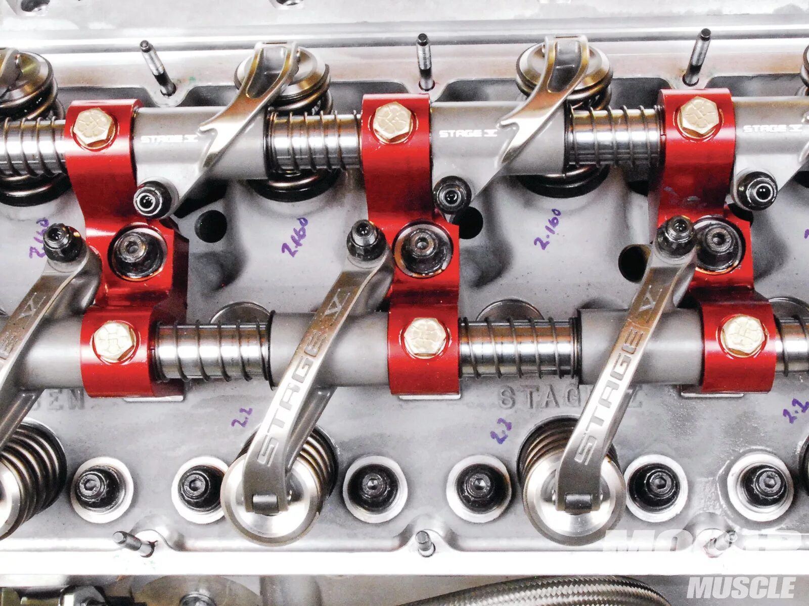 Рокер автомобиля. Компенсатор коромысло клапана ямз 534. рокер распредвала. рокер клапана. рокер в двигателе.