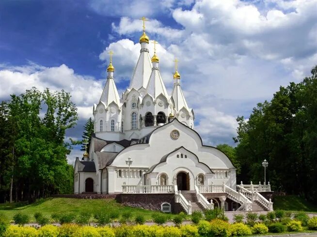 Храм святых новомучеников и исповедников российских. Храм воскресения христова в бутово. храм новомучеников в бутово. храм новомучеников и исповедников российских в бутове. храм великомучеников и исповедников российских в бутово.
