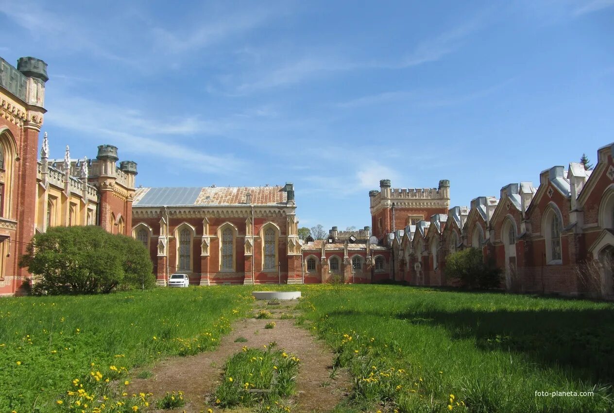 Старый петергоф магазины. Дворцовые конюшни в петергофе. императорские конюшни в петергофе. царские конюшни в петергофе. санаторий петродворец в петергофе.