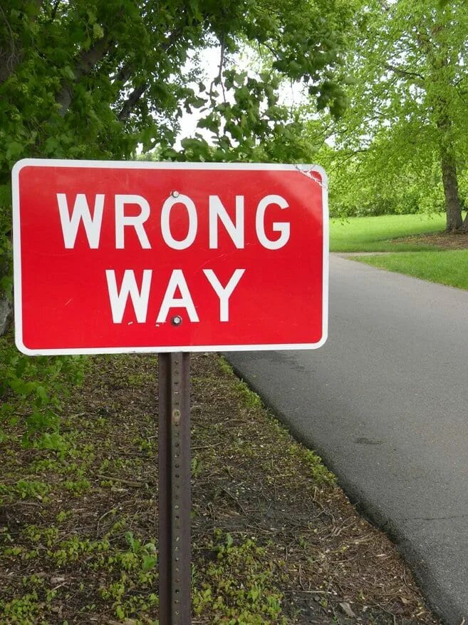 Wrong away. Wrong way. wrong way sign. wrong картинка. wrong way знак.