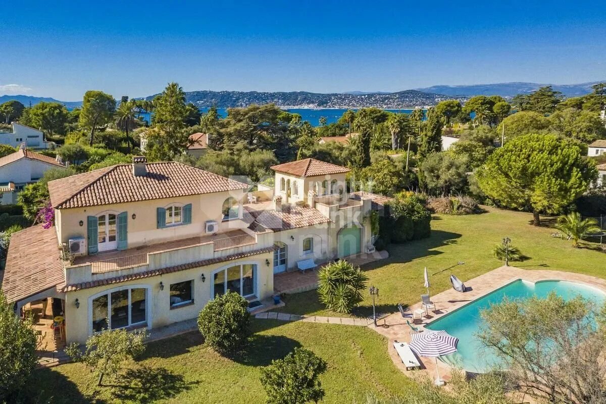 Монако виллы на берегу лазурный берег. Вилла на лазурном берегу антиб. Villas france. Виллы во франции лазурный берег. Франция лазурный берег прованс виллы.