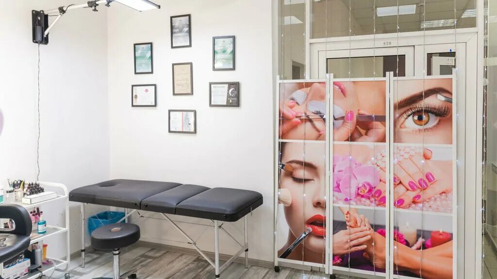 студия красоты колорист. начинающий парикмахер омбре. парикмахер колорист. окрашивание в салоне. преимущества окрашивания волос.