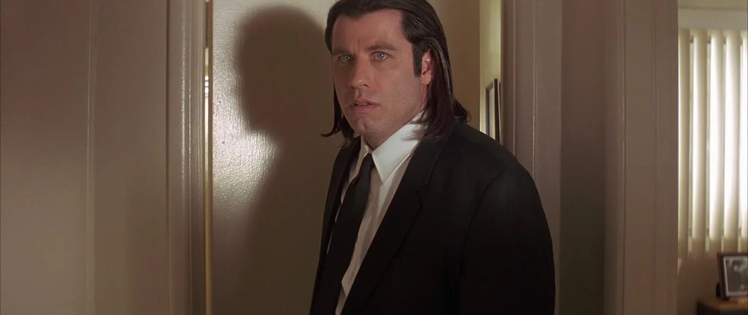 Vincent vega edition. Винсент вега фигурка. Vincent vega edition. Джон траволта криминальное чтиво чемодан. Vincent vega official актер.