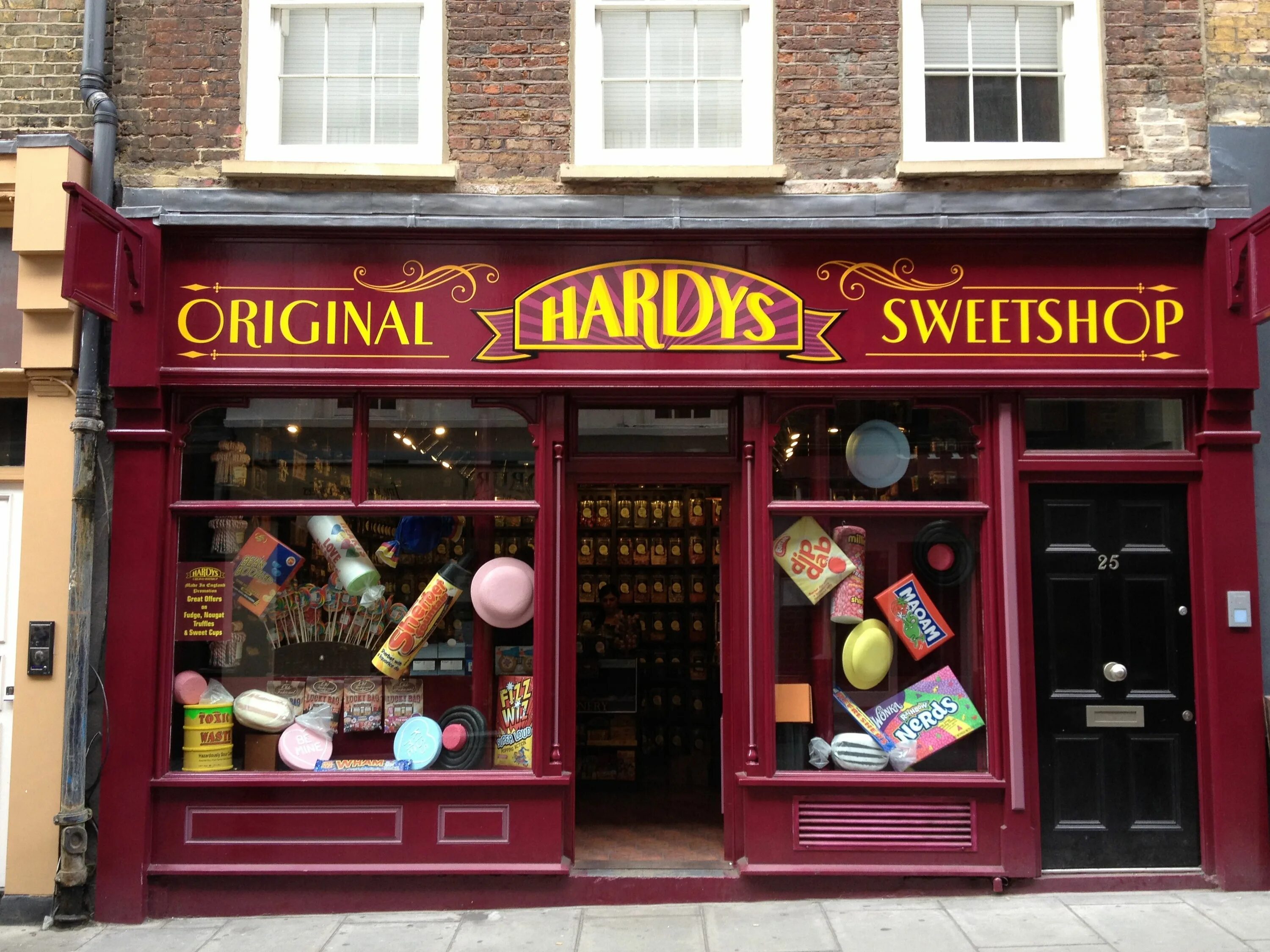 There are shops in london. Sweet shop магазин. Шоколадка Лондон. Первый шоколадный магазин в Лондоне. Harry Potter Store Candy.