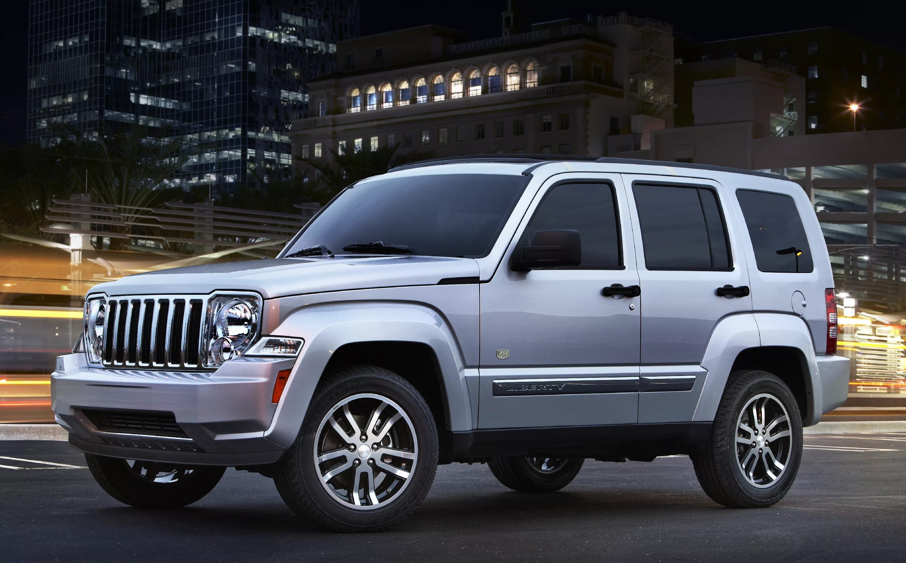 Какие машины джипы. Jeep Liberty 2011. Джип Либерти 2015. Джип Либерти 2011. Джип Либерти 2013.