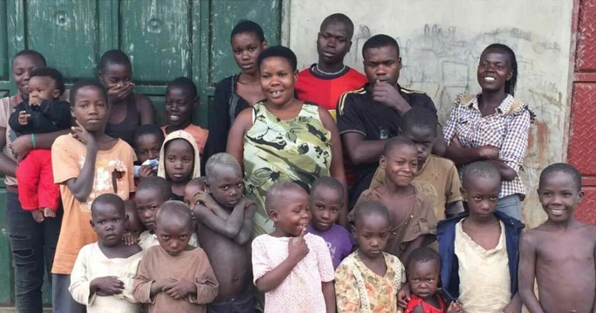 Негритянка родила. Мариам Набатанзи Бабирье. Мариам Набатанзи Бабирье из Уганды. Мариам Набатанзи Бабирье 2020. Самая многодетная мама.