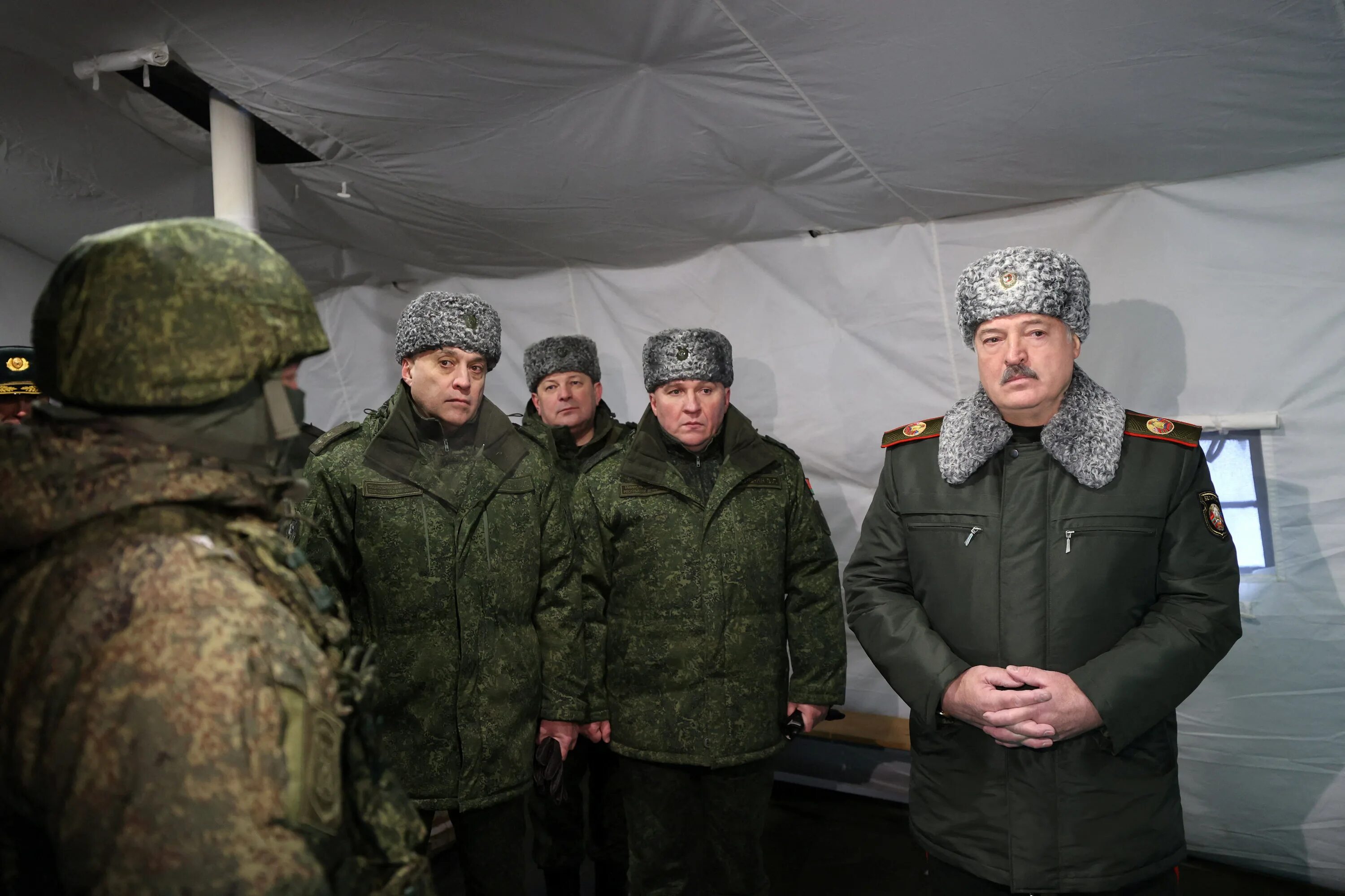Этот текст размыт и вы не сможете его прочитать.