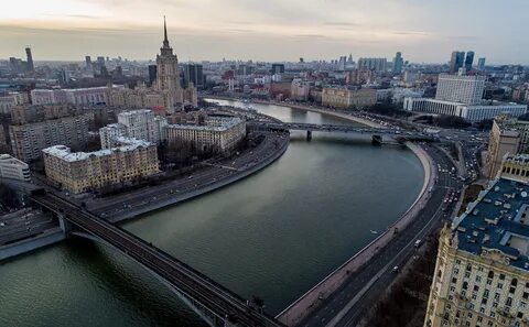 Мы живем на берегу москвы реки