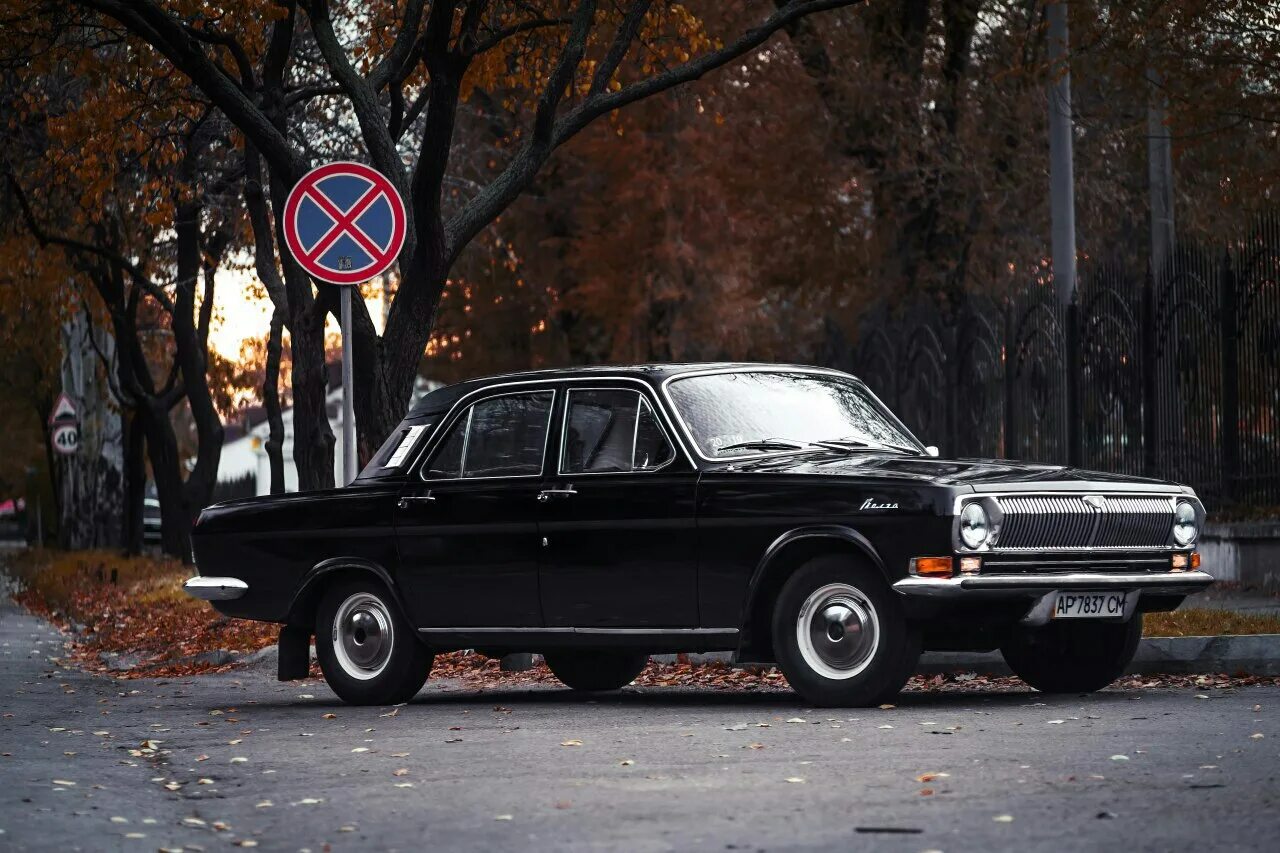 24 белых 20 черных. ГАЗ 24 Volga. ГАЗ 24 черная. ГАЗ 24 Волга 1968. Волга чёрная ГАЗ 2410.