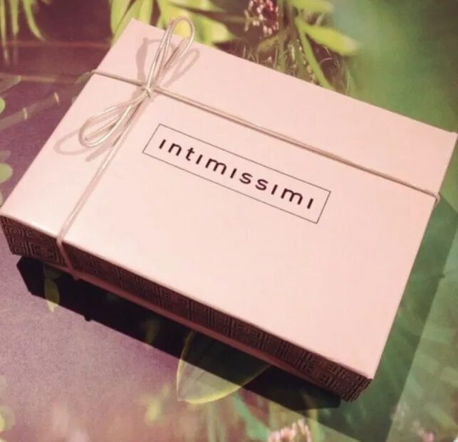 Купить карту интимиссими. Intimissimi подарочный сертификат. Подарочный сертификат в коробочке. Коробка интимиссими. Intimissimi упаковка.