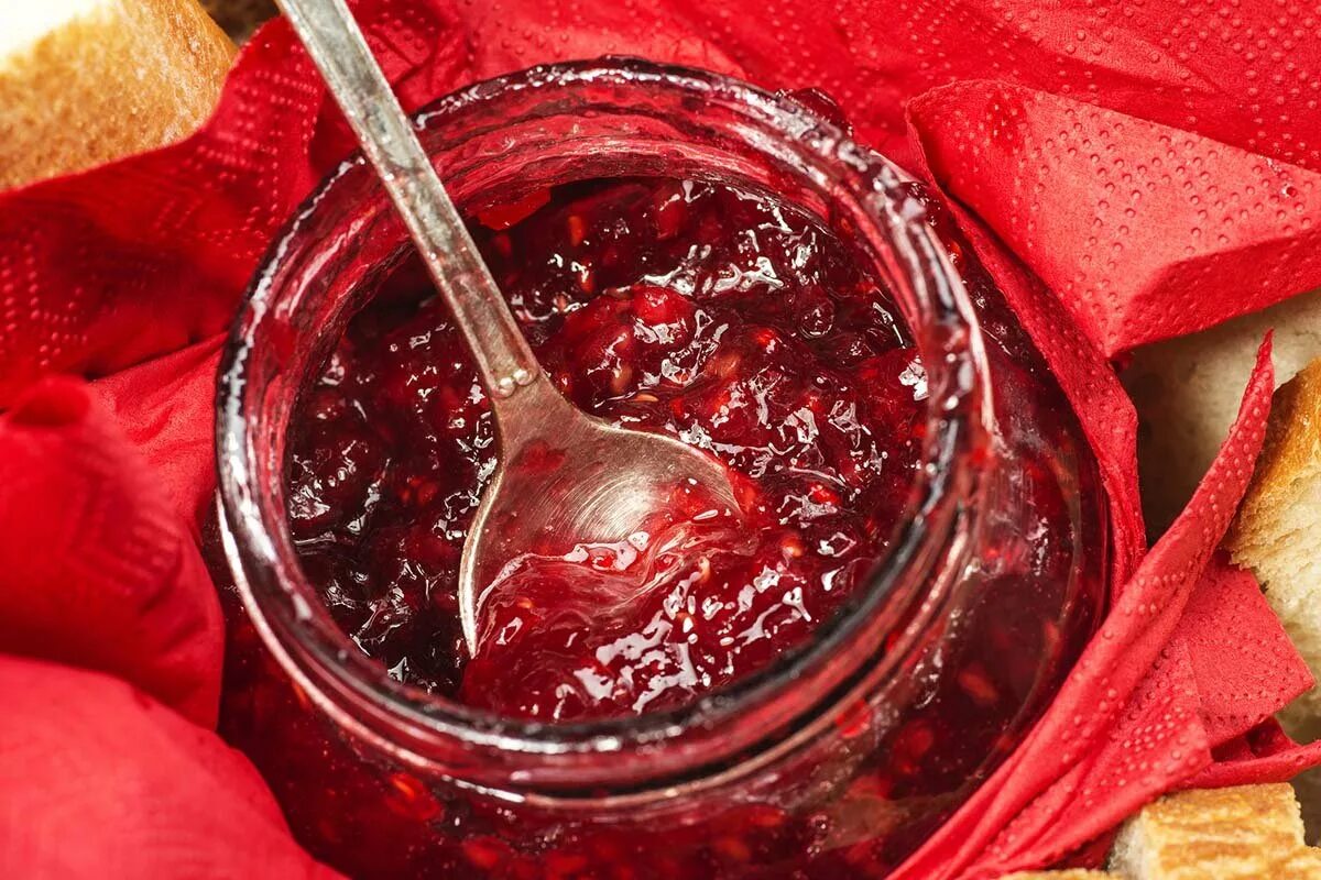 Переваренное вишневое варенье. Забродивший морс. Забродившее варенье. Сорт помидор для варенья. Можно ли переварить варенье.