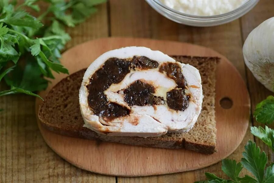 Чернослив фаршированный творогом и грецкими орехами. Пита на сковороде. Пирог чародейка с черносливом. Пита с курицей. Куриный рулет с черносливом и курагой.