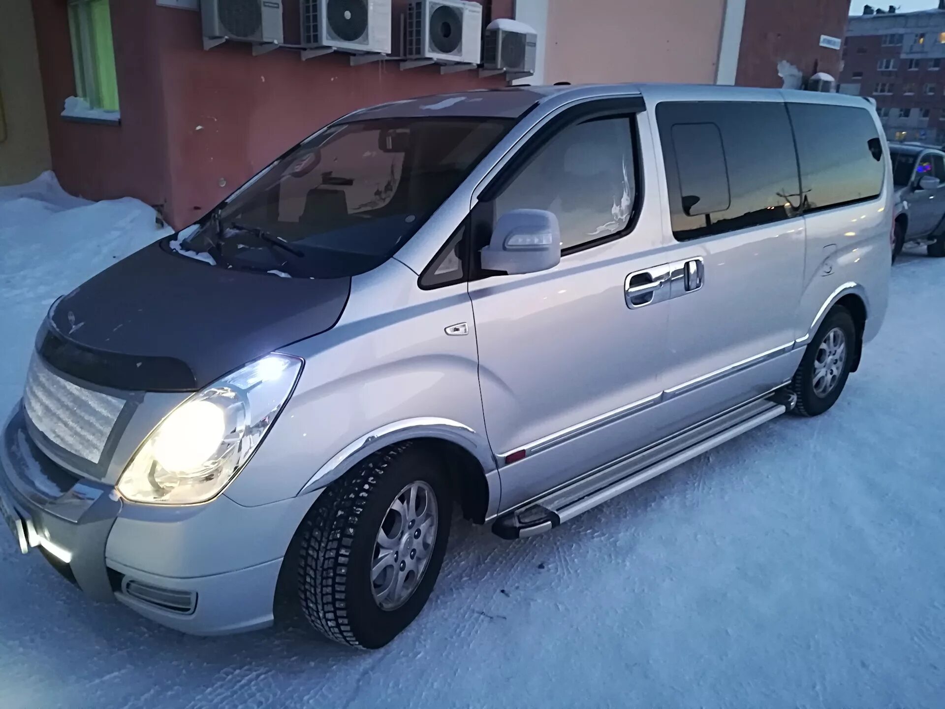 Купить гранд старекс 2.5 дизель. Hyundai Grand Starex 2.5. Hyundai Grand Starex 2.5 at, 2009,. Хендай Гранд Старекс 2012 2.5 дизель. Hyundai Grand Starex 2.5 disel Mecanika visokie 2004.