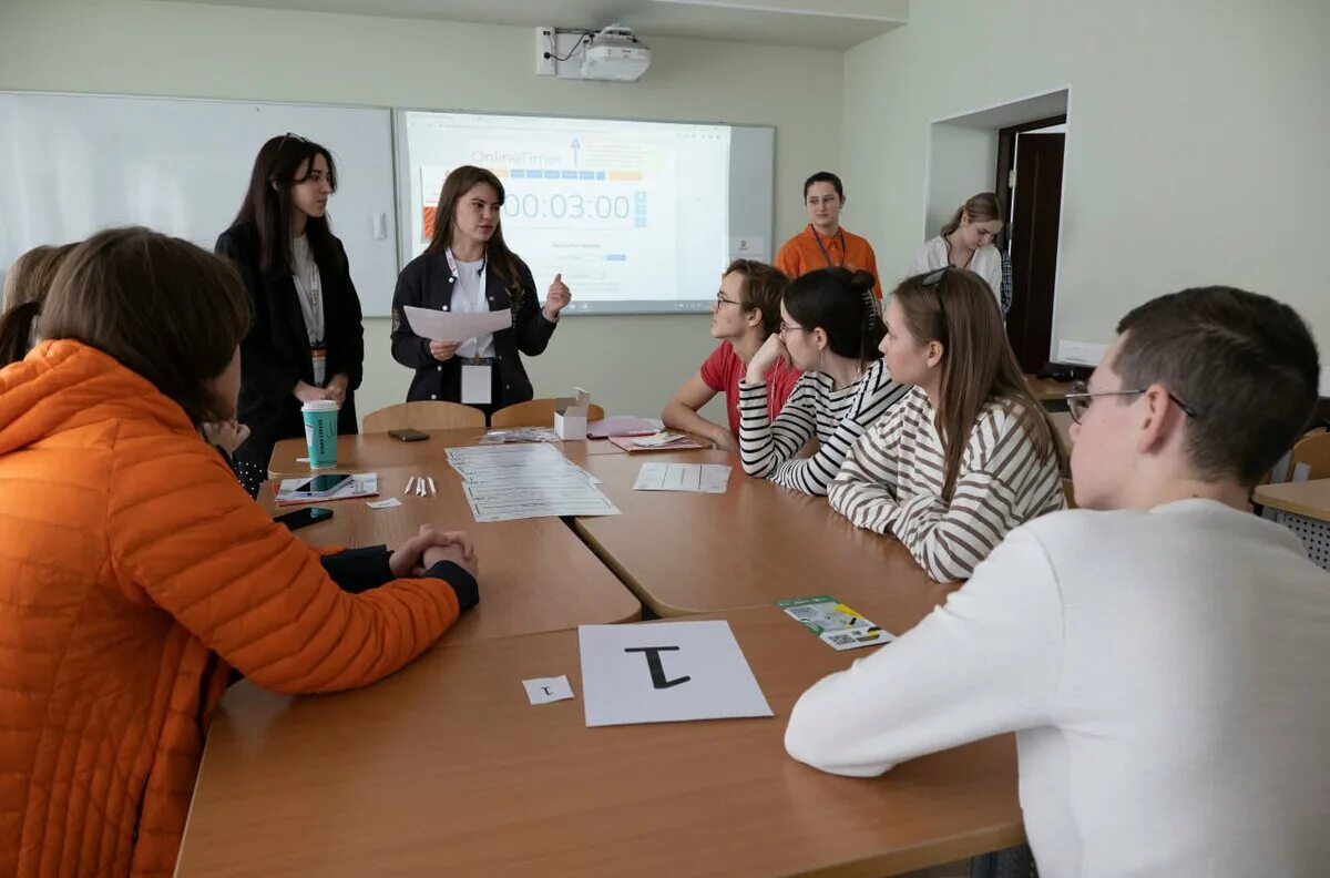 Студенты. Поступил в вуз. Абитуриент. Современный студент. Студент абитуриент.