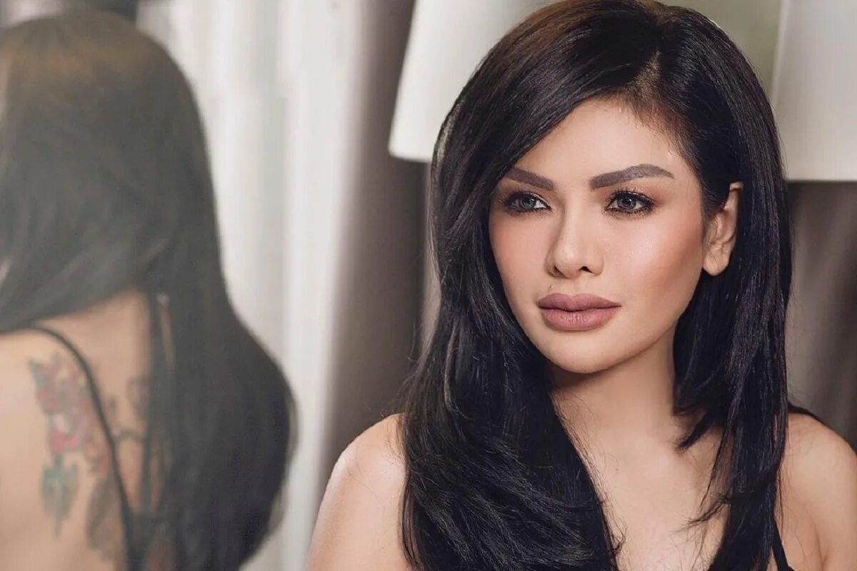Nikita mirzani. Nikita mirzani viral. Nikita mirzani foto syur. Video viral artis nikita. Indo hot nikita mirzani.
