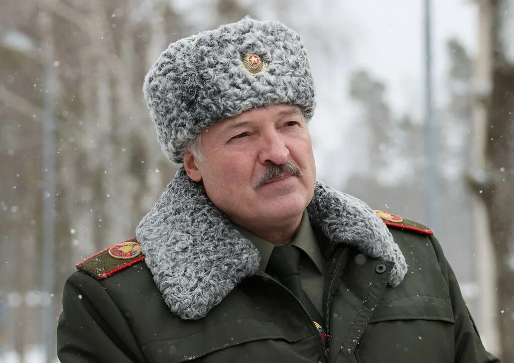Звание лукашенко в настоящее время. Лукашенко в военной форме 2025.