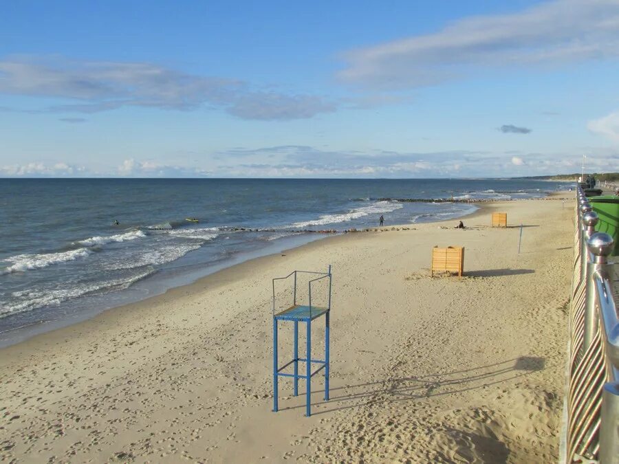 Температура воды моря зеленоградск. Восточный пляж Зеленоградска. Зеленоградск пляж. Пляж резиденция Зеленоградск пляж. Дикие пляжи в Зеленоградске Калининградской.