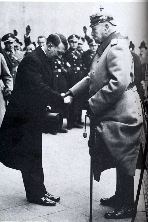 сменил на посту гинденбурга. адольф гитлер и гинденбург. гитлер и гинденбург плакаты. гинденбург и гитлер. гинденбург и гитлер.