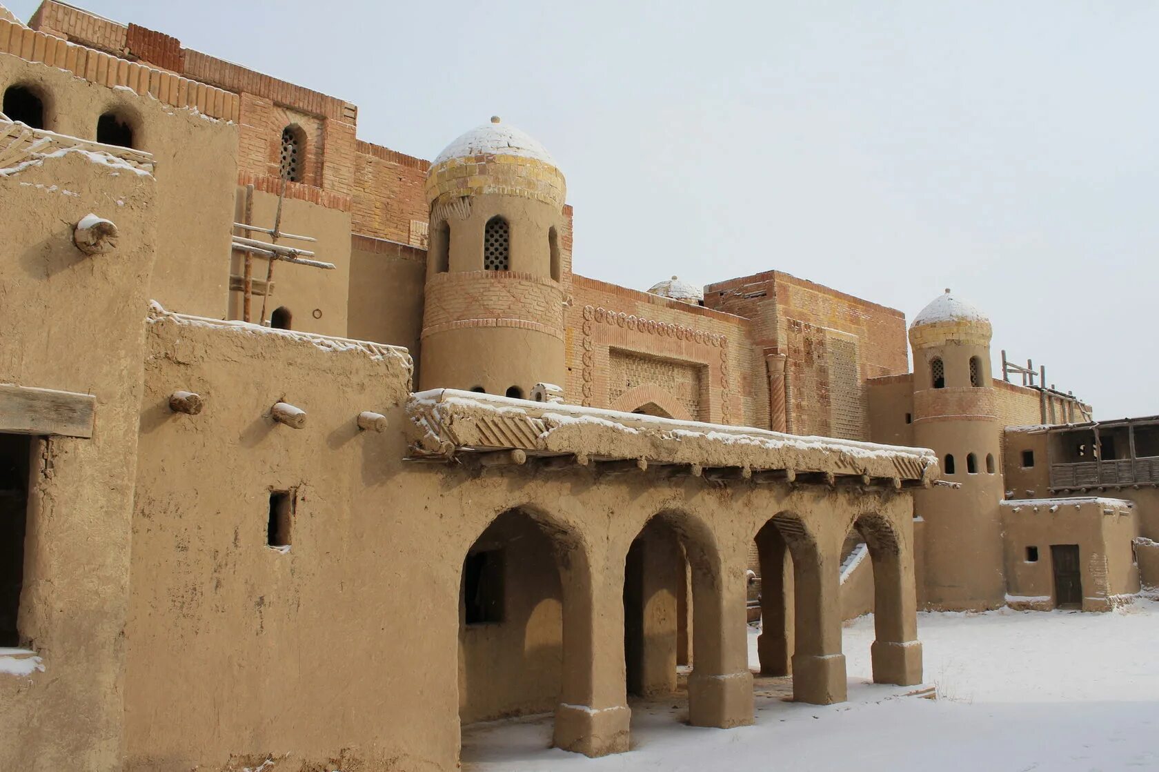 Город кочевников. Средневековый город испиджаб. Город кочевников. Алматы город кочевников кочевников алматы. Крепость кочевников казахстана.