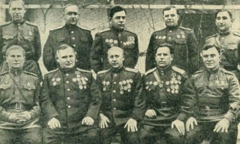 Рота штабных автобусов. Гв 5. Кп 4 гв. Гв5. Гв 5.