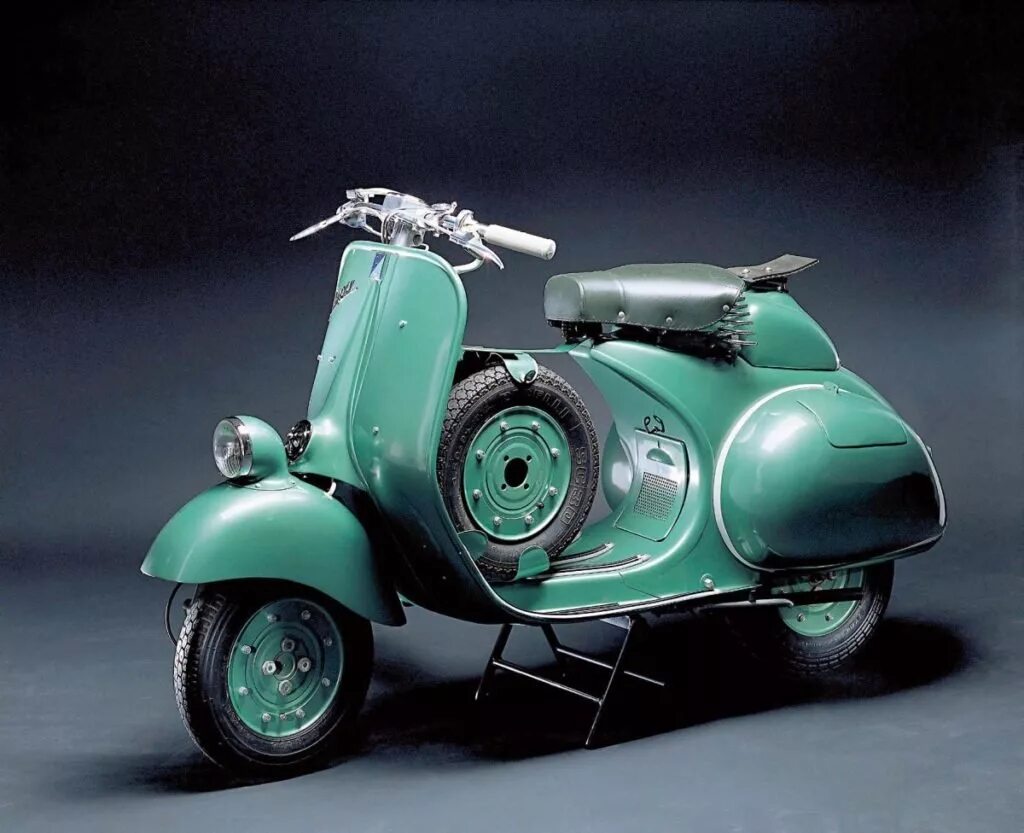 Мотороллер веспа 1946. Мопед итальянский веспа. Vespa piaggio ретро. Веспа мотороллер тиффани. Первые мотороллеры.