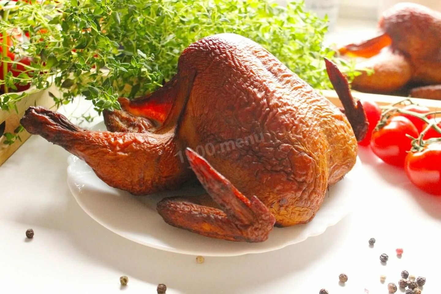 Курица горячего копчения на даче. Копченая курочка. курица горячего копчения. курица домашнего копчения. копченая утка.