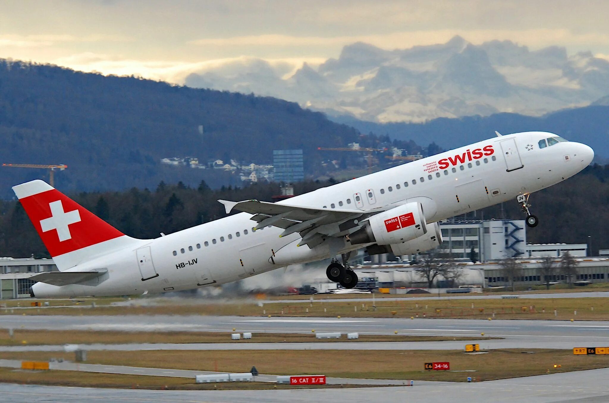 Swiss Airbus. Самолёты швейцарских авиалиний. Воздушный транспорт Швейцарии. Швейцария самолет.