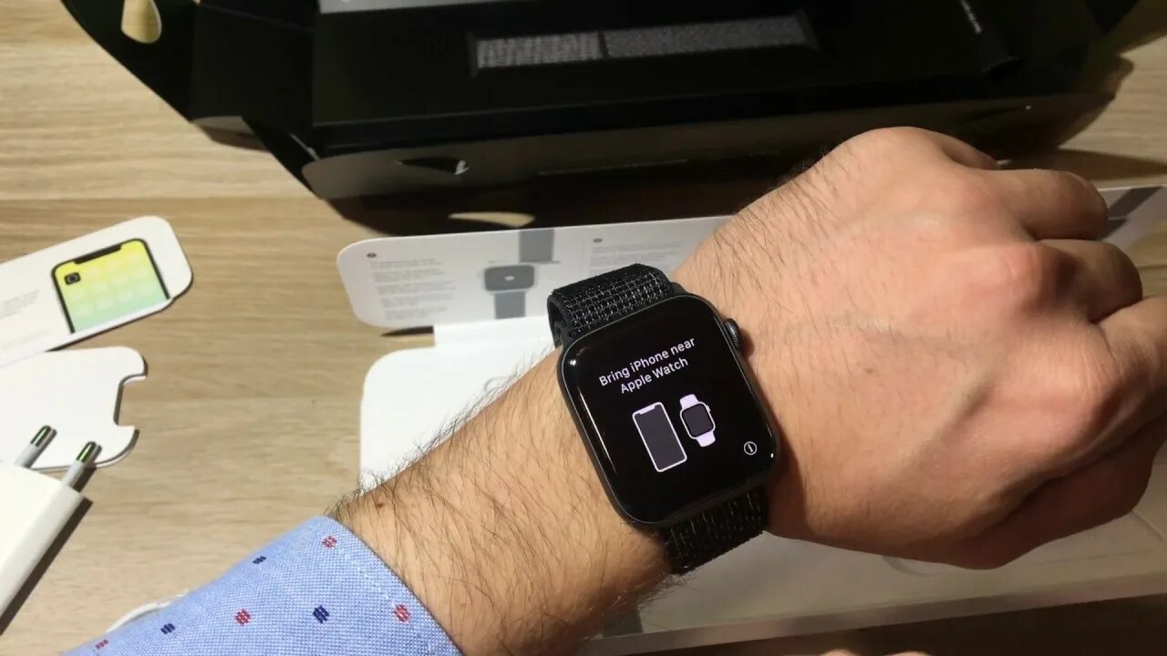 Чем отличаются apple watch 9. Apple watch 4. Эппл вотч найк. Apple watch Series 4 Nike. Apple watch Nike.