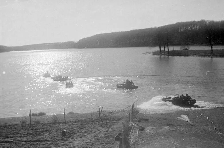 Одер 1945. Форсирование реки одер. форсирование реки свирь. река нейсе 1945.
